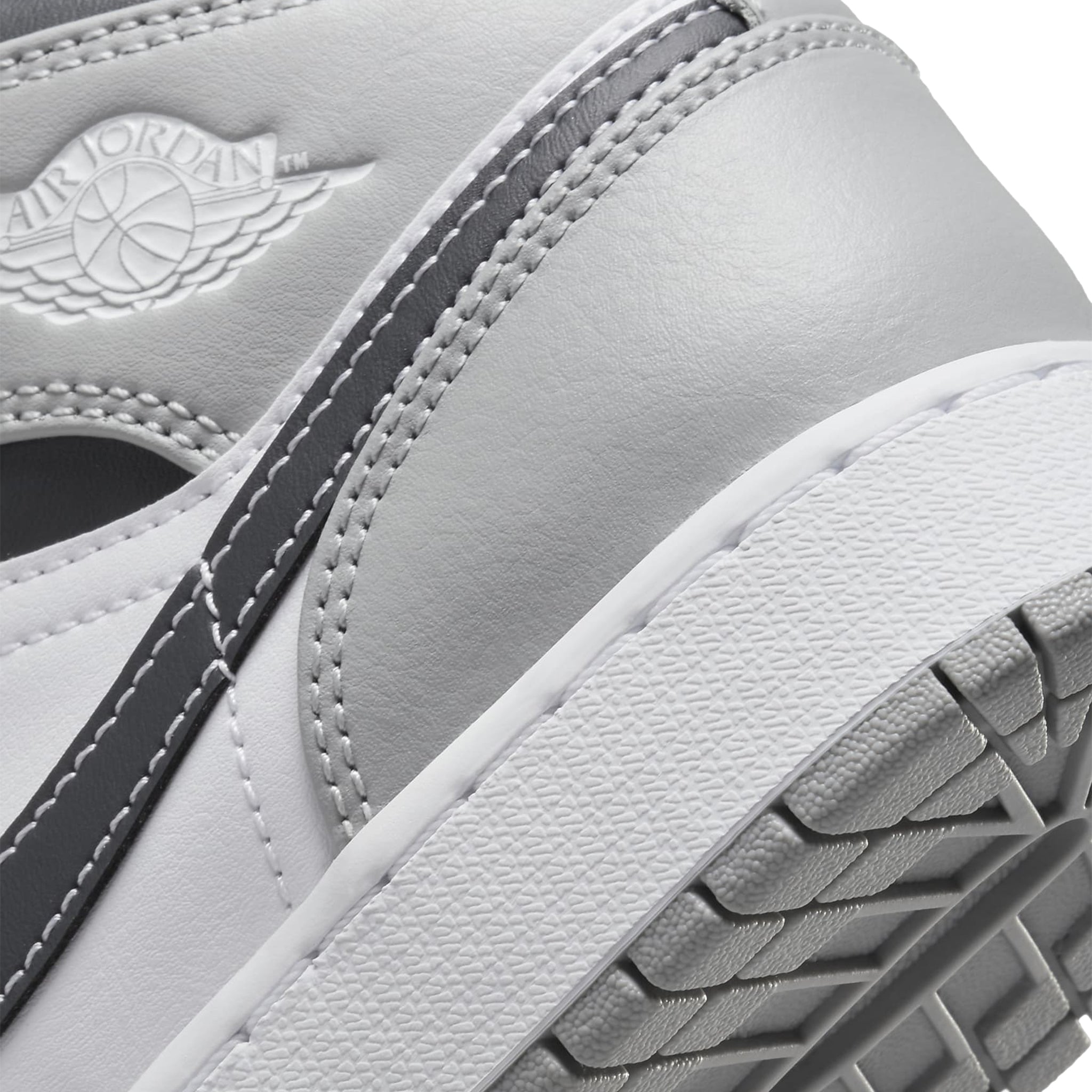 Logo view of Air Jordan 1 Mid Light Smoke Grey Anthracite (GS) 554725-078